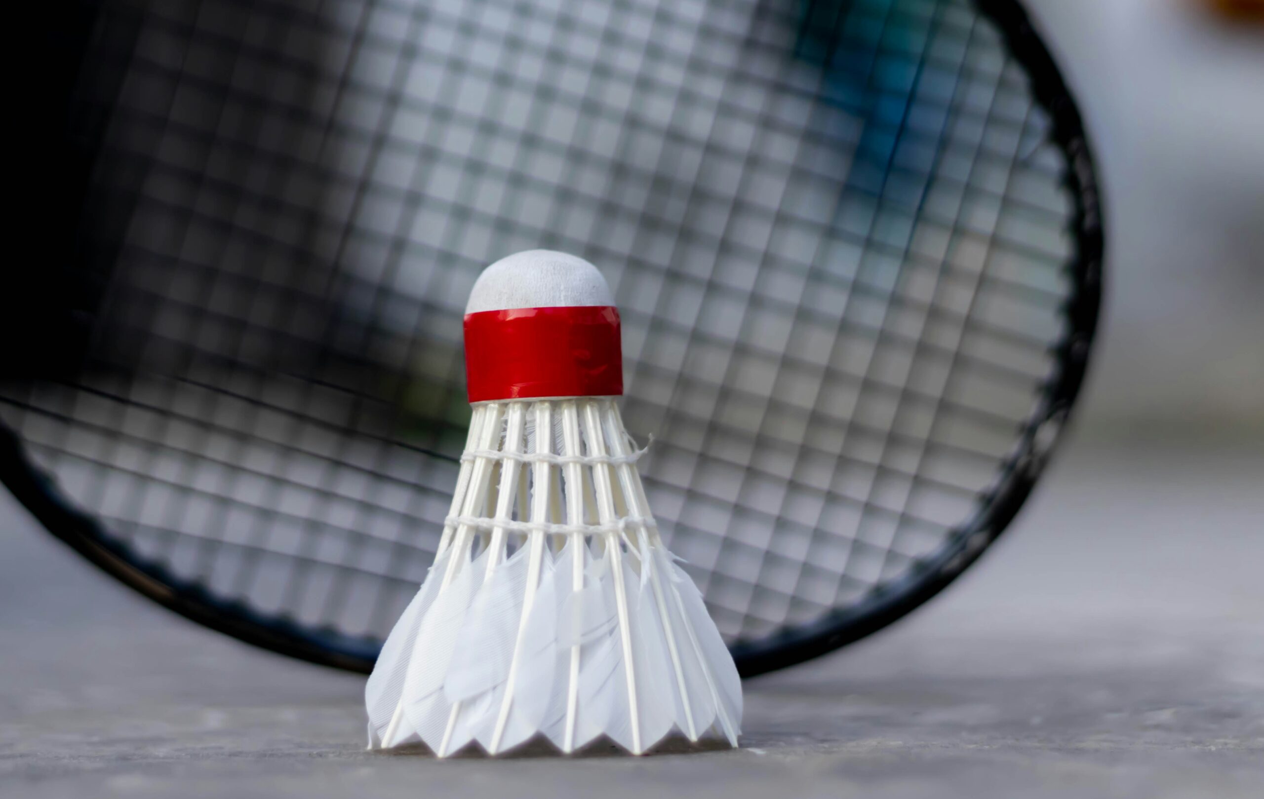 découvrez les règles du badminton et apprenez les bases de ce sport dynamique. trouvez des conseils et des informations utiles sur les règles de jeu, l'équipement et les techniques de badminton.